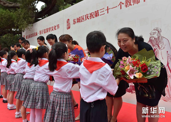 北京孔子庙で「教师の日」に教师表彰 - 中国国